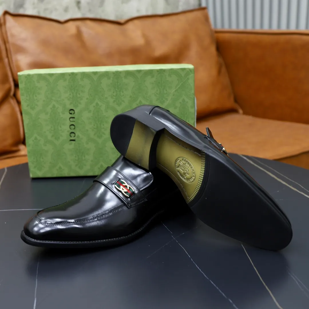 Men's shoes: 250🙅‍♂️🙅‍♂️🙅‍♂️Niuli Brand: GUCCI Size: 38-44 (45 can be customized) Level: Counter classic Material: Original soft cowhide upper Comfortable cowhide lining Original lightweight outsole Style category: Business casual footwear Driving leather shoes Color: Actual picture color